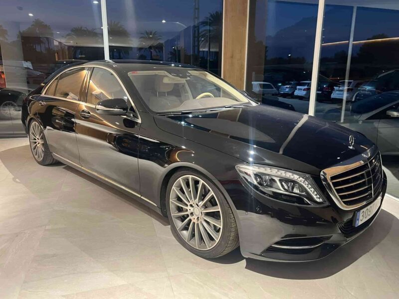 Mercedes S500 1 de color negro